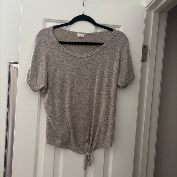 Caution To The Wind Heathered Gray/Beige Tie-Front Tee - Picture 1 of 3